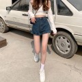 蓝色高腰阔腿牛仔短裤